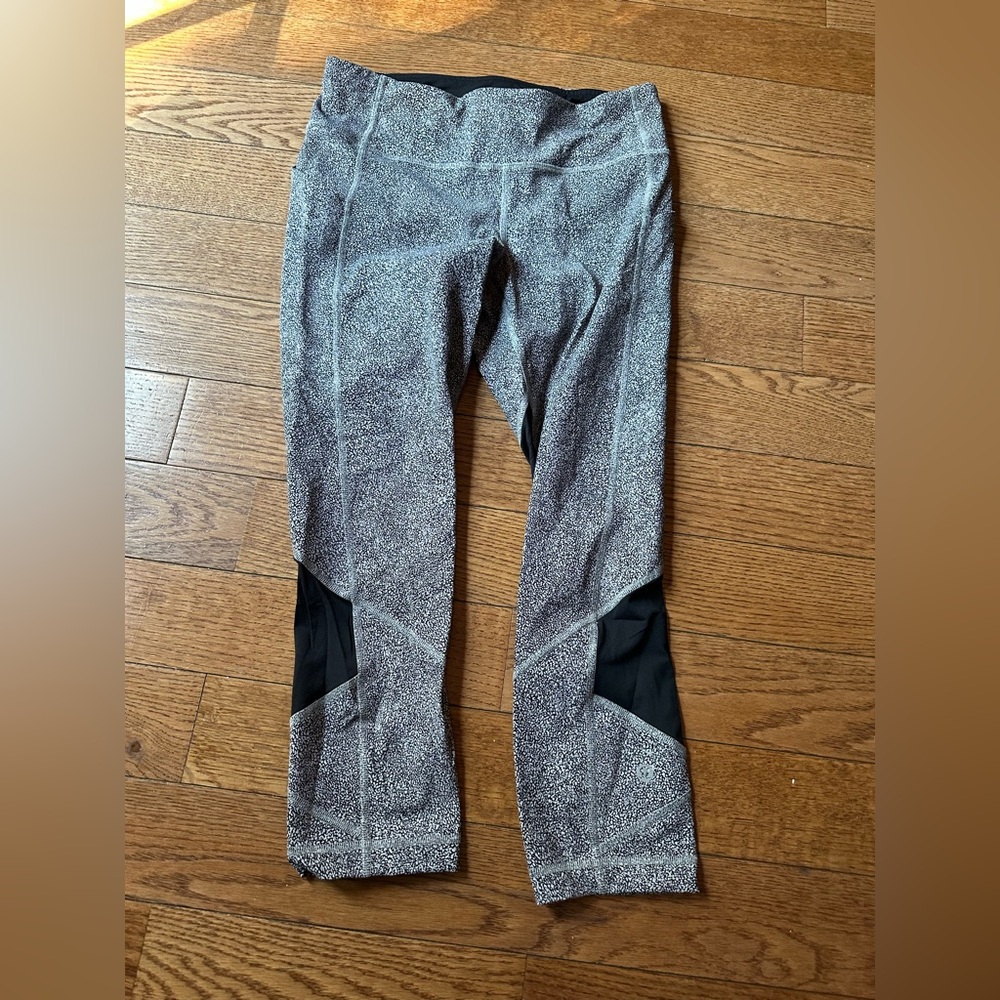 Lululemon Gray and Black Patterned cropped Leggings